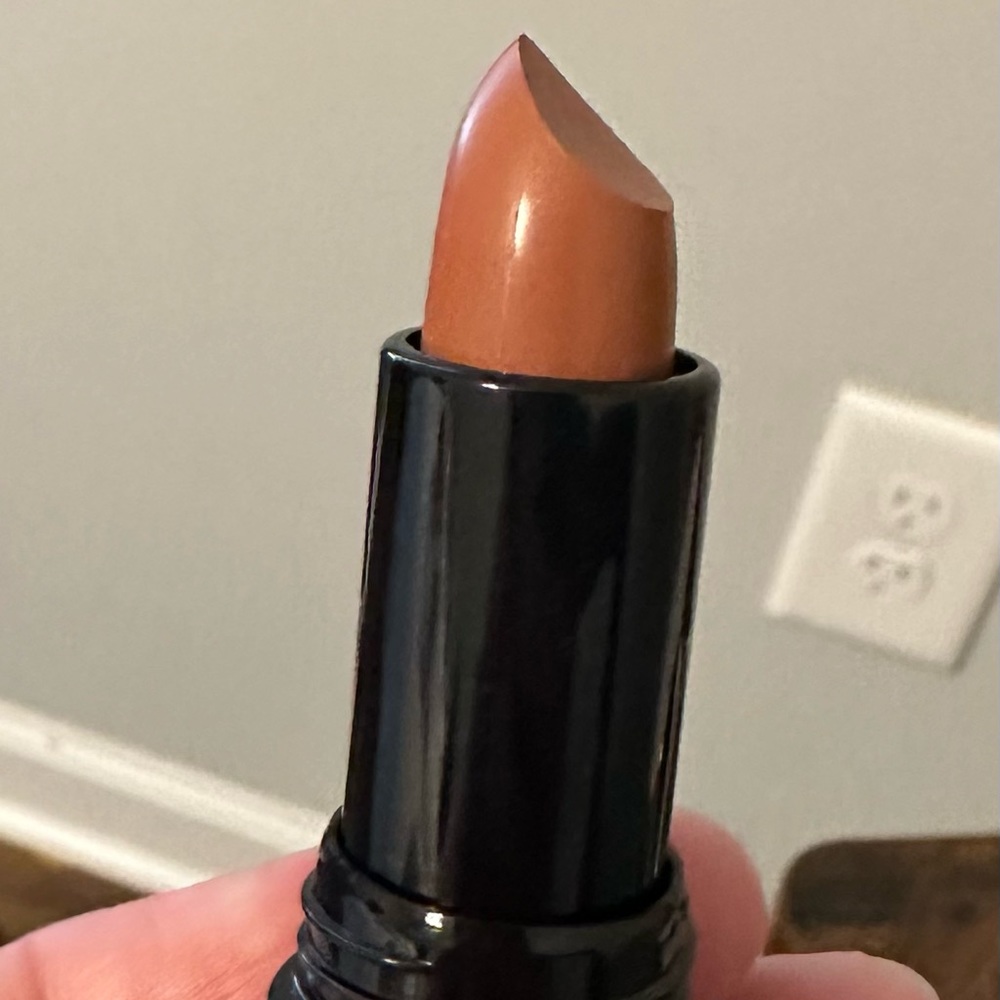 Laritzy cosmetics MALT cream lipstick
